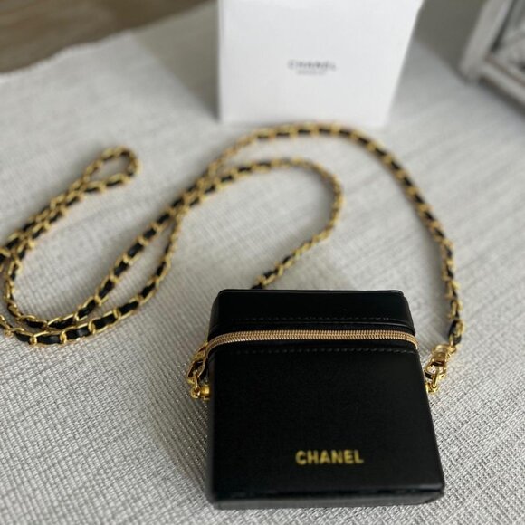Chanel Beauty Makeup Crossbody Bag with Mirror & Detachable Chain Black Gold NIB - Picture 4 of 10